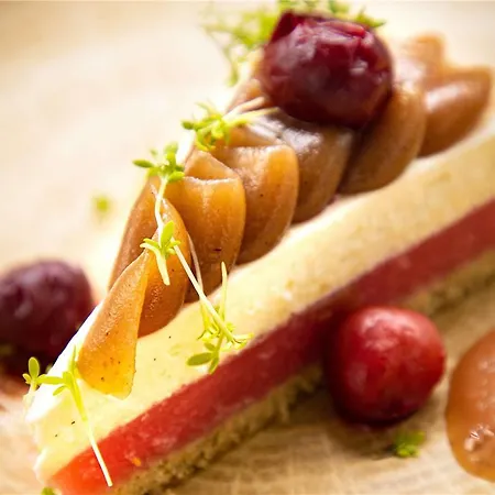 Mercure La Corderie Royale Hotel 4*