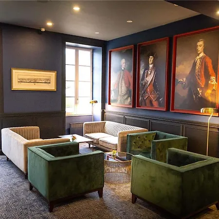 Mercure La Corderie Royale 4*