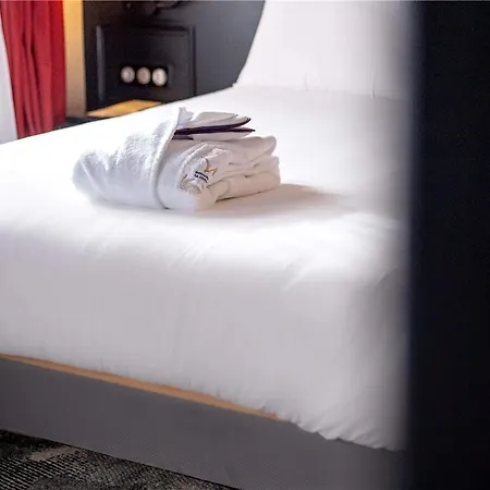 Mercure La Corderie Royale Hotel 4*