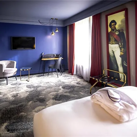 Mercure La Corderie Royale 4*