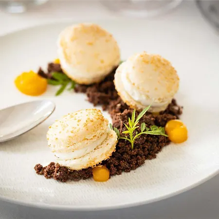 Mercure La Corderie Royale Hotel 4*