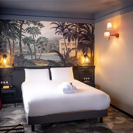 Mercure La Corderie Royale 4*