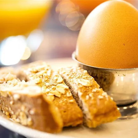 Mercure La Corderie Royale 4*