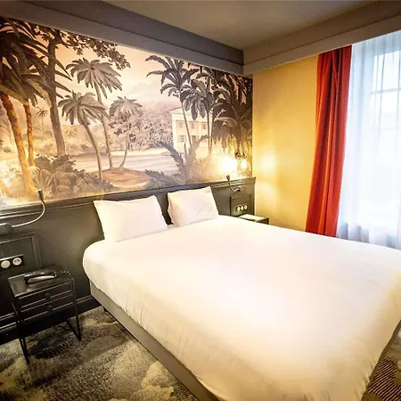 Mercure La Corderie Royale 4*