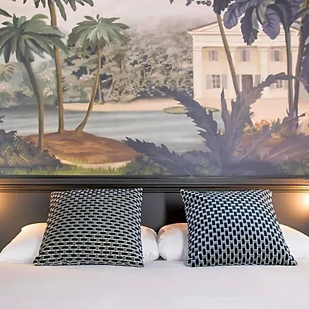Mercure La Corderie Royale Hotel 4*