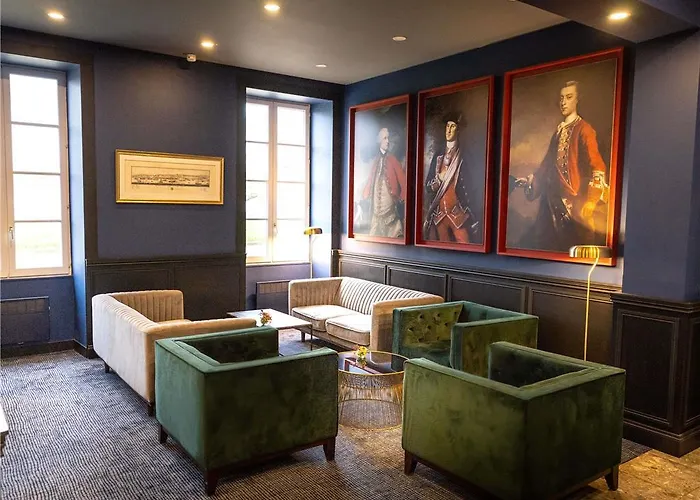 Mercure La Corderie Royale 4*