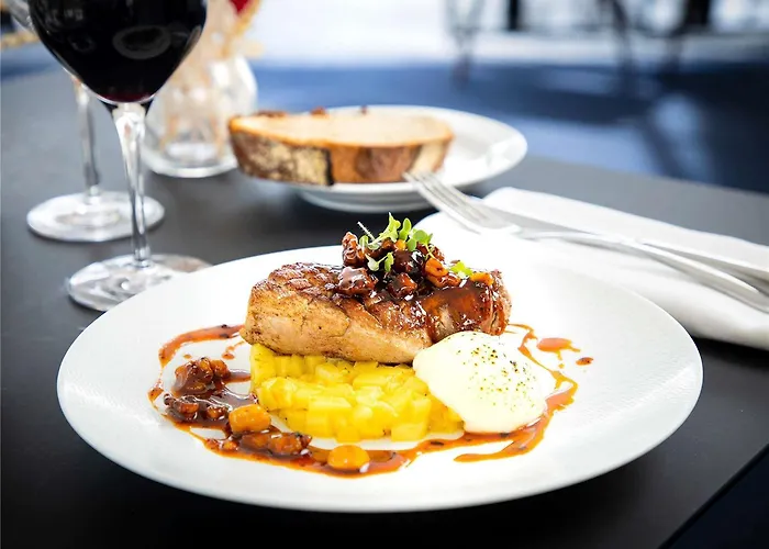 Mercure La Corderie Royale 4*