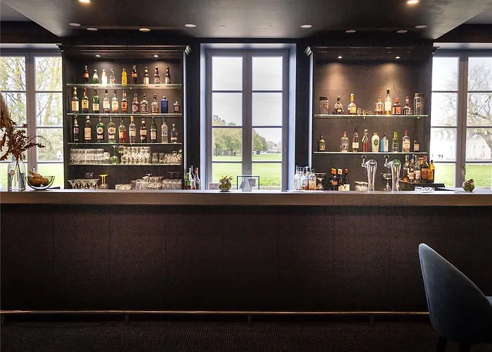 Hotel Mercure La Corderie Royale 4*