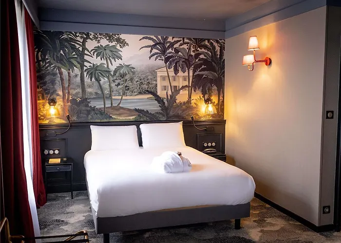 Mercure La Corderie Royale 4*